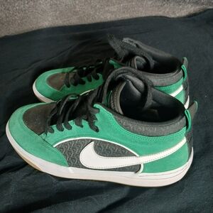 🔥 Nike SB React Leo – Malachite Black/Green Fire (DX4361-301) – Size 13 Steal!